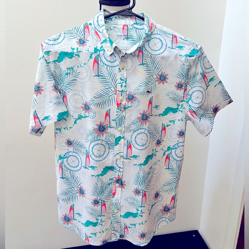 Vineyard Vines Tropical Print Boys’ Shirt, Gently Used, Size XL(18)